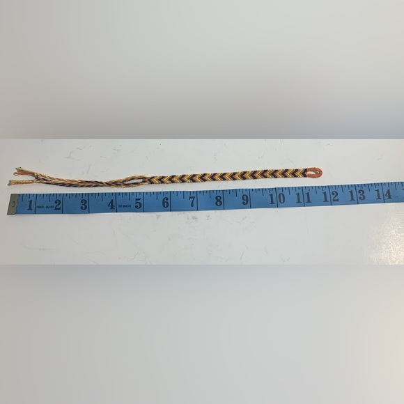 Hand crafted macrame bracelet - Picture 6 of 6